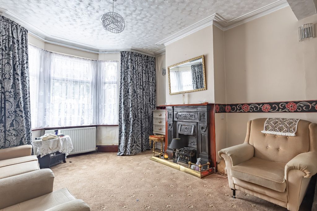 Property photo 3 of 11 4306313