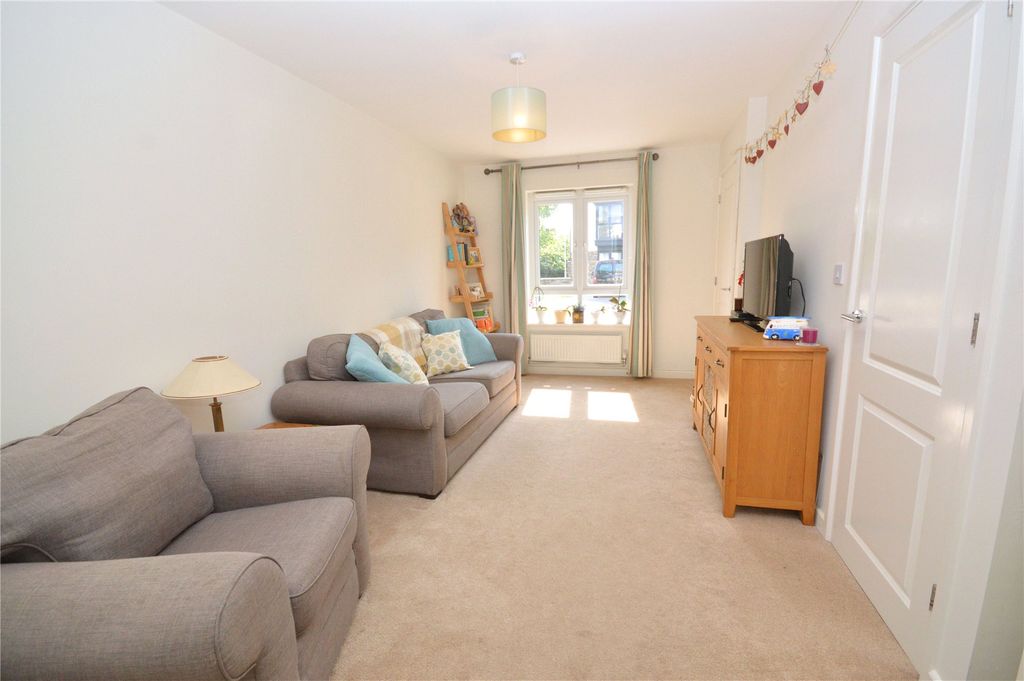 Property photo 3 of 16 3 - Picture No. 07