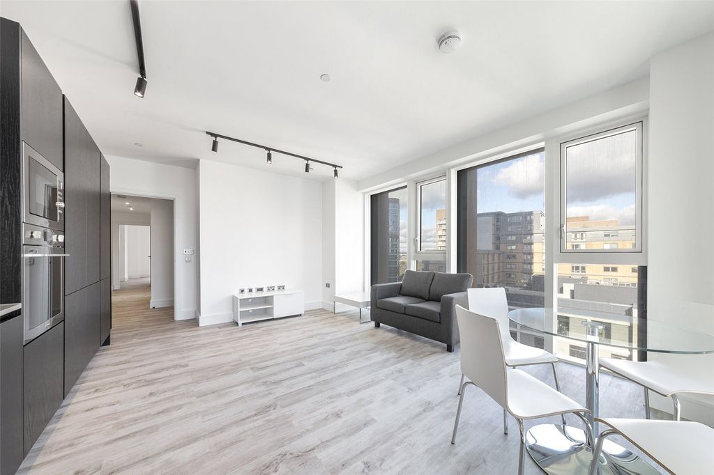 Property photo 2 of 18 Picture No. 21