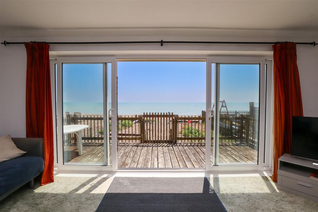 Property photo 1 of 21 Beachside Decked Terrace