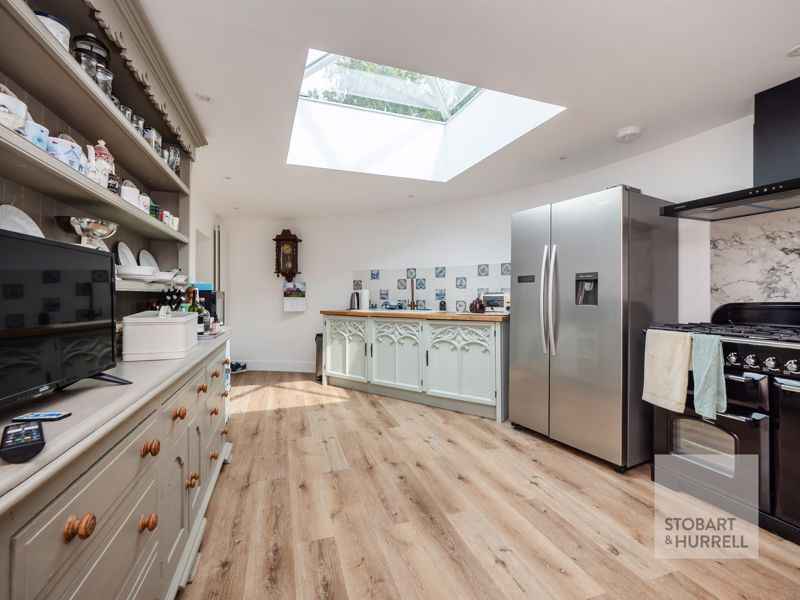 Property photo 2 of 25 Kitchen