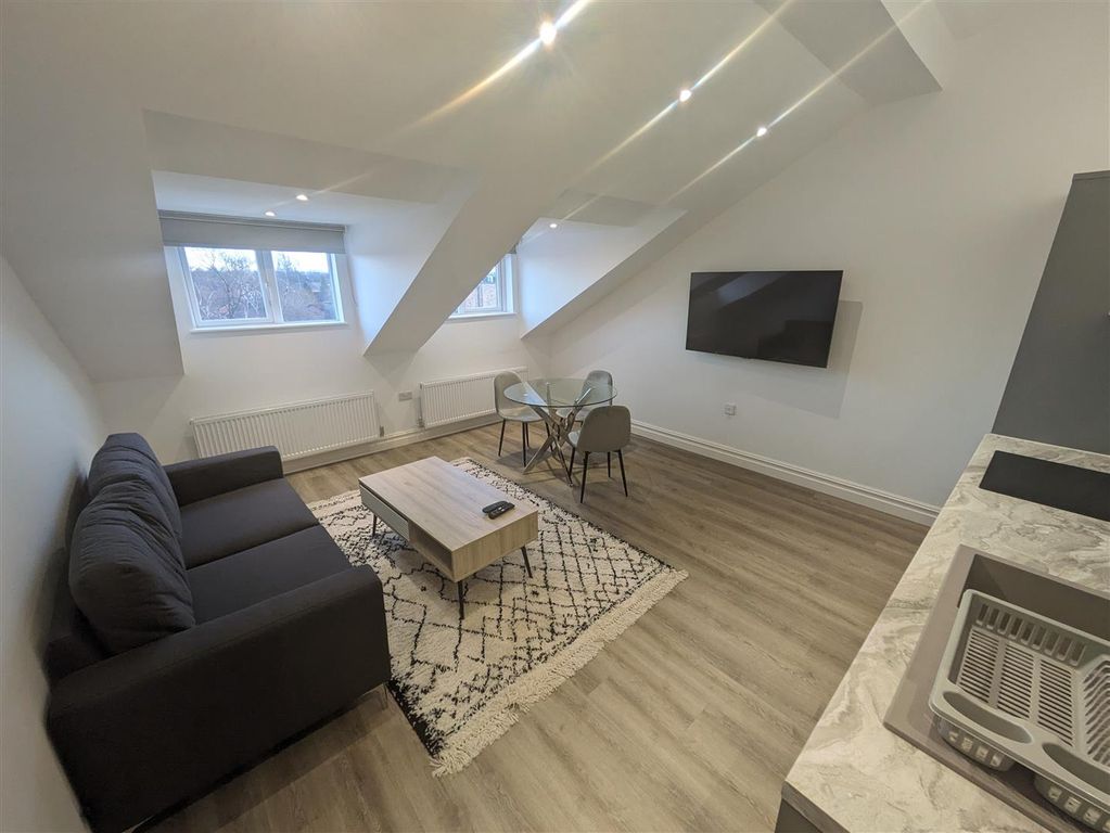 Property photo 1 of 7 Lounge