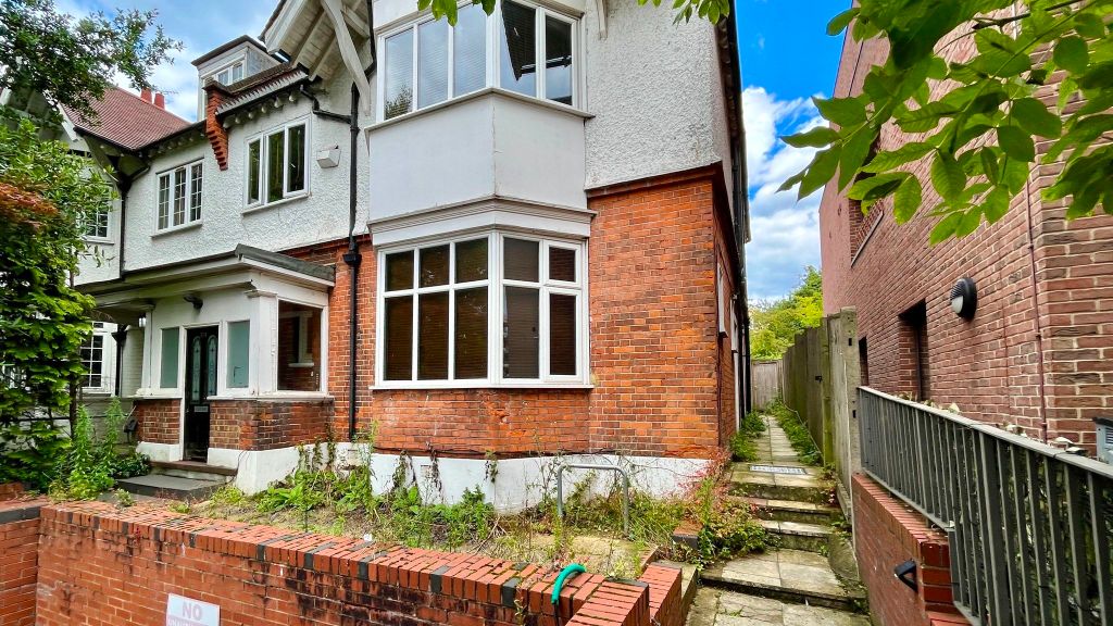 Property photo 1 of 3