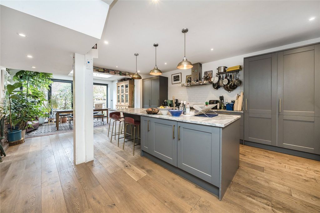 Property photo 2 of 15 Kitchen