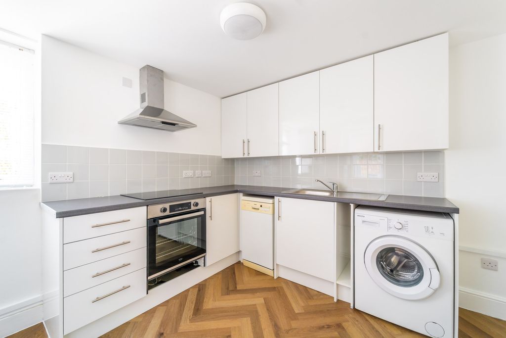 Property photo 3 of 8 Mba03978