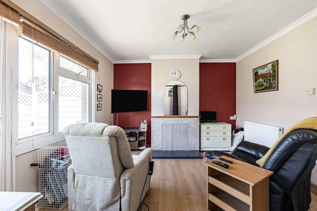 Property photo 2 of 12 Lounge