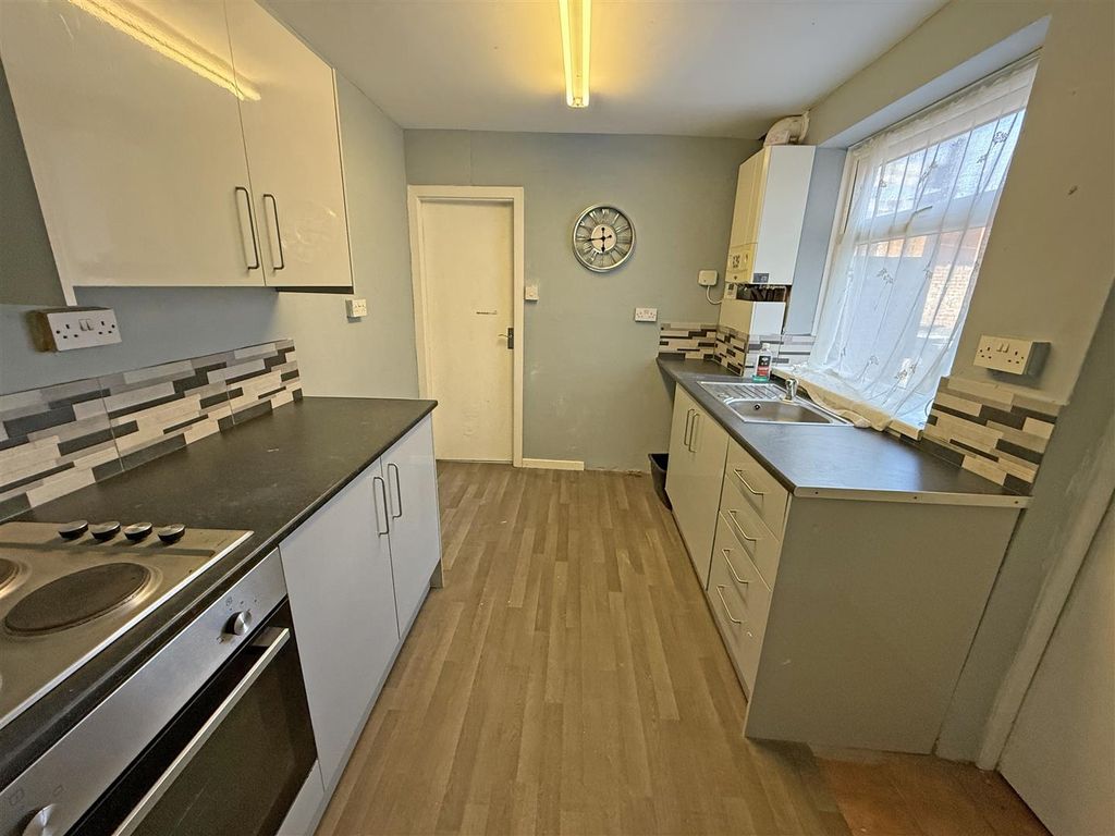 Property photo 3 of 8 Kitchen.Jpg