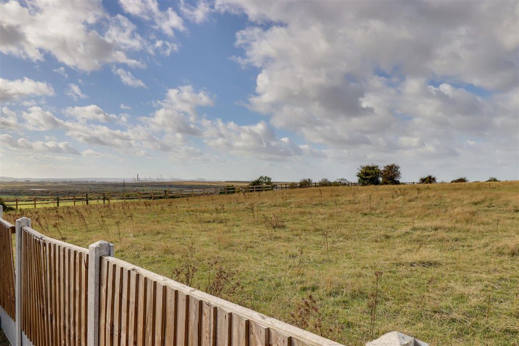 Property photo 3 of 26