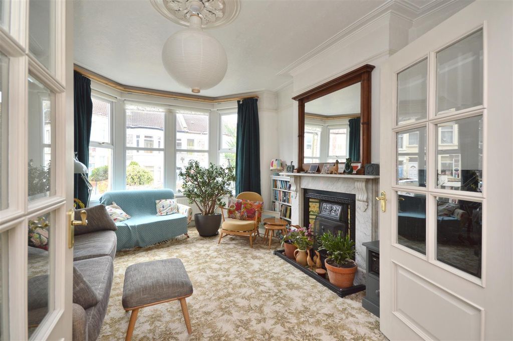 Property photo 2 of 22 Sitting Room