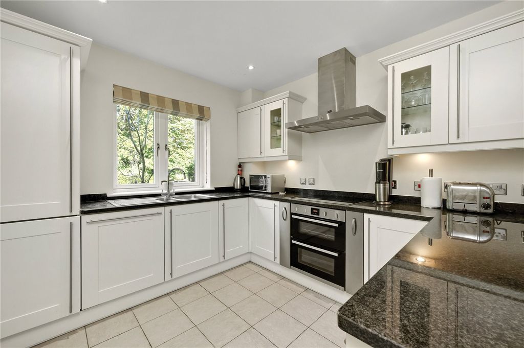 Property photo 2 of 8 Kitchen