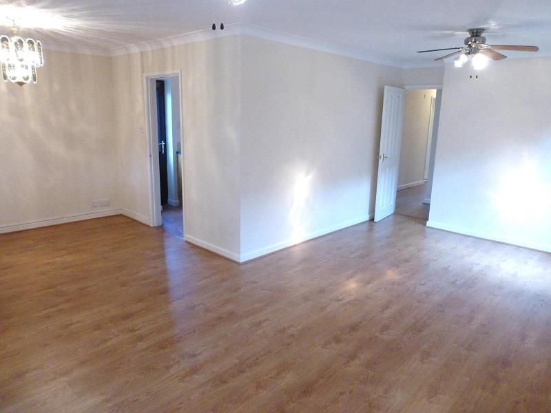 Property photo 3 of 7 Living Room