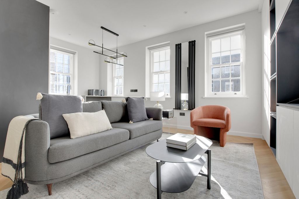 Property photo 1 of 20 Living Room