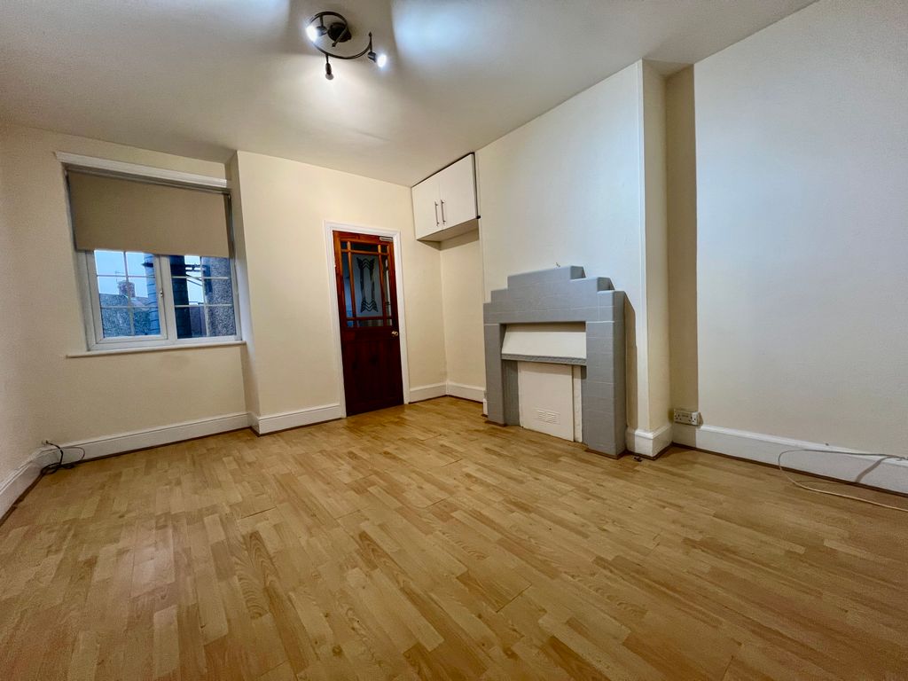 Property photo 3 of 10 Img_1423