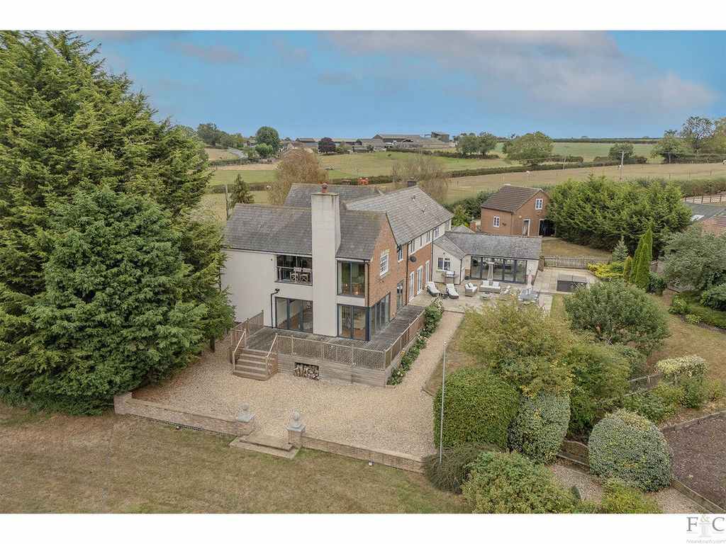 Property photo 2 of 42