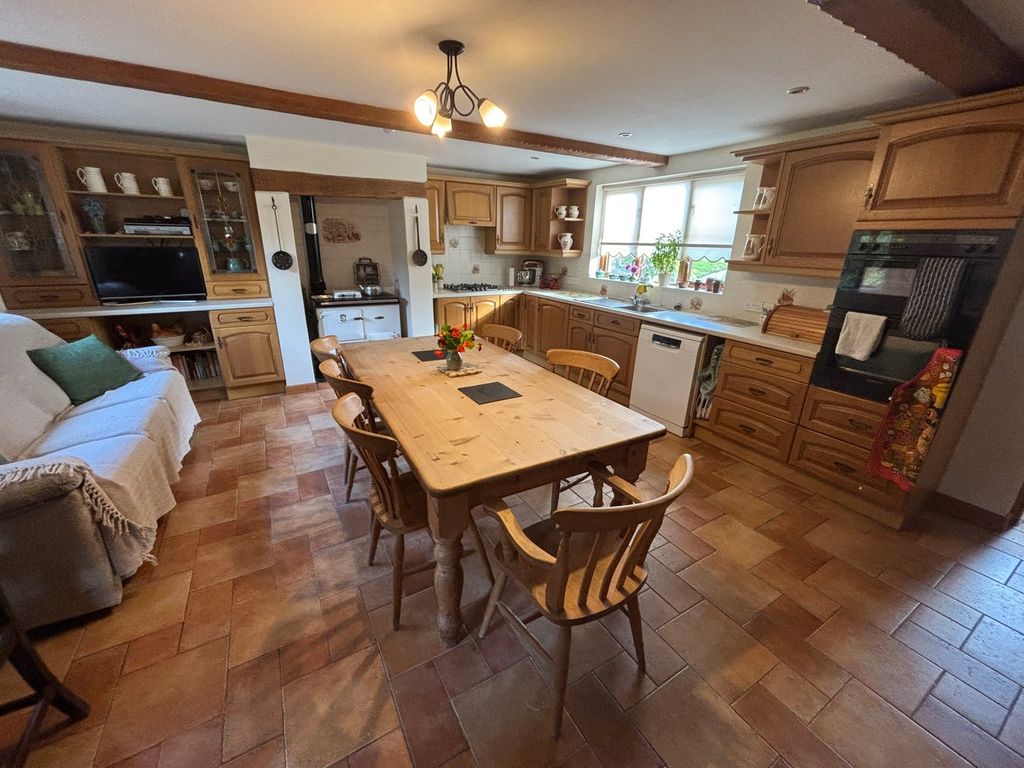 Property photo 2 of 32