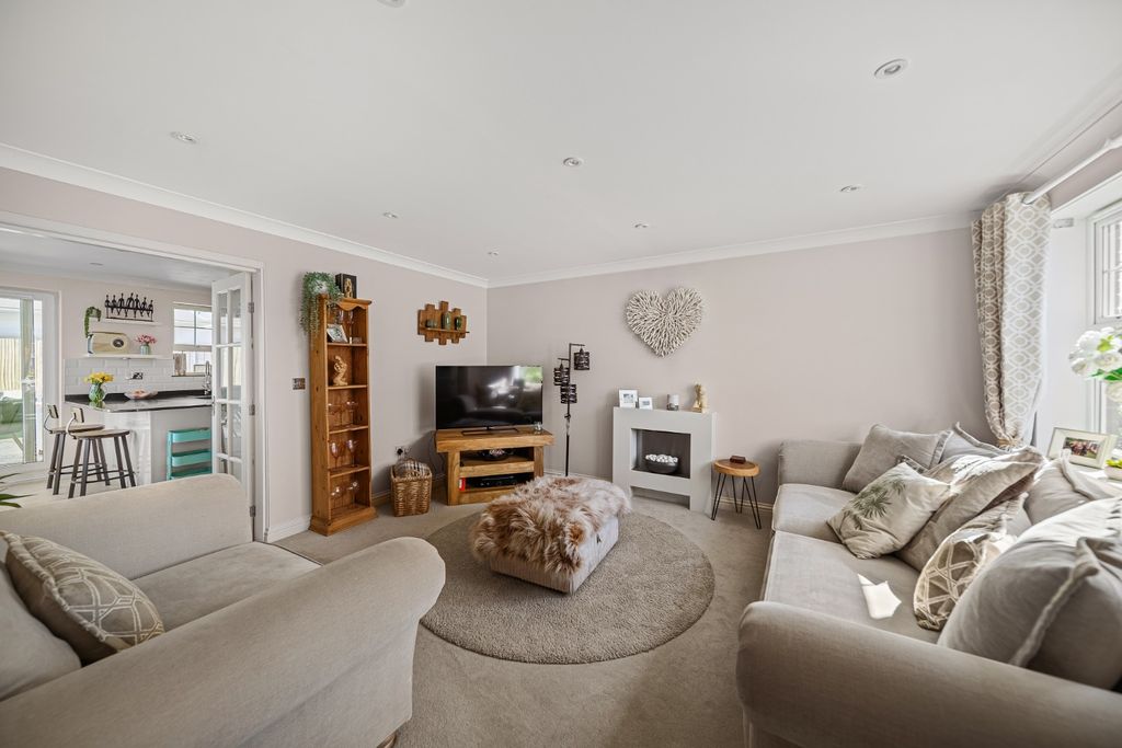 Property photo 2 of 25 4009693