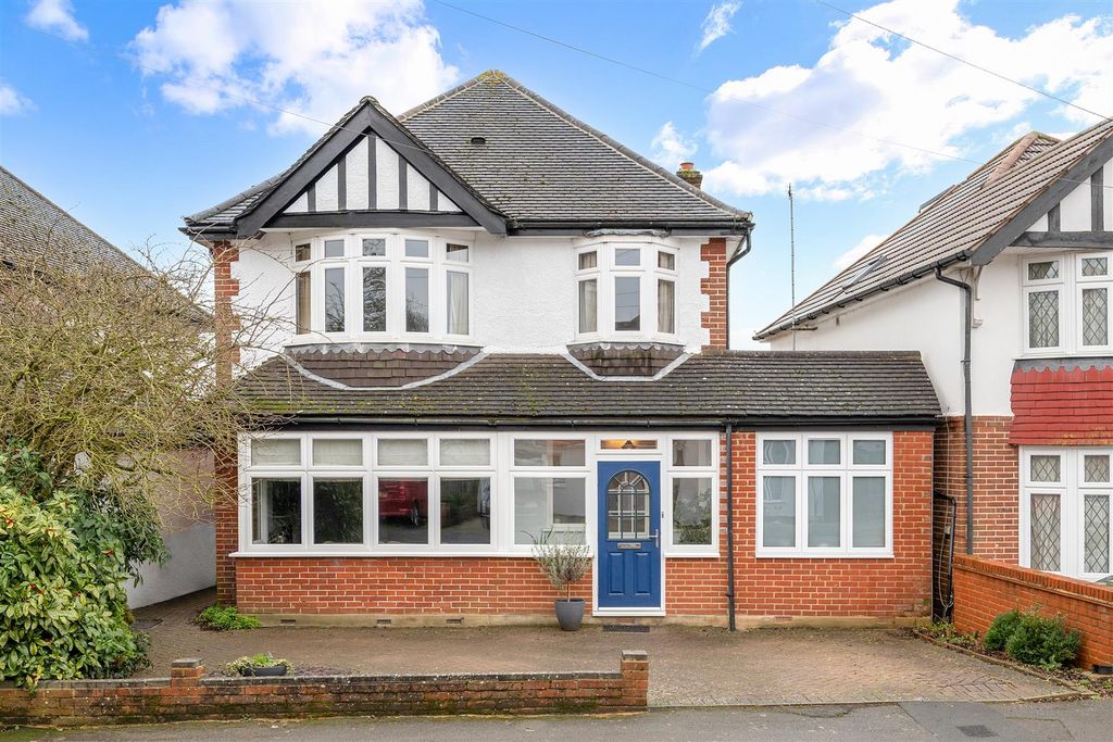 Property photo 1 of 25 The Greenway