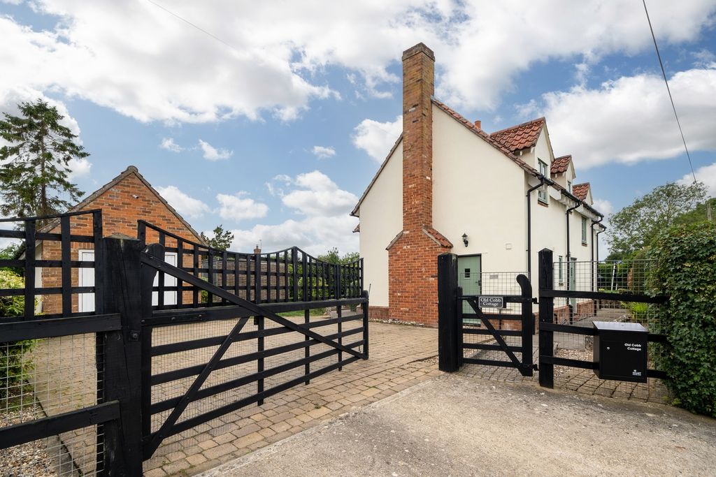 Property photo 3 of 28 1440Pxold Cobbs Cottage - 5