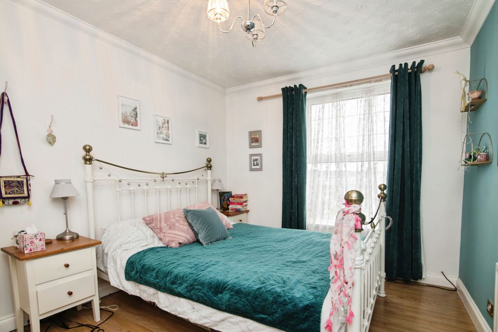 Property photo 3 of 15