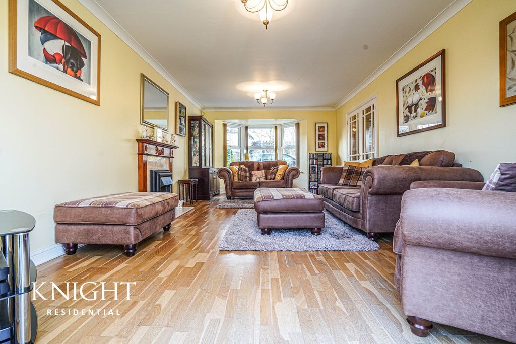 Property photo 2 of 28