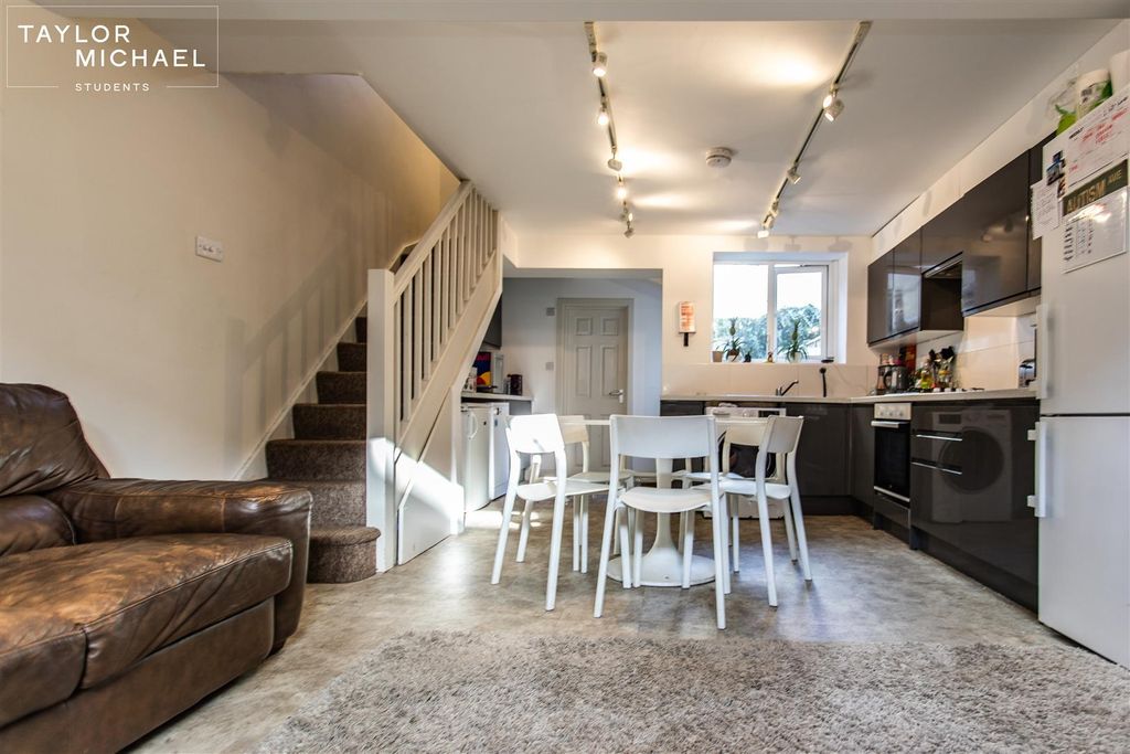 Property photo 2 of 19 Kitchen / Living Room
