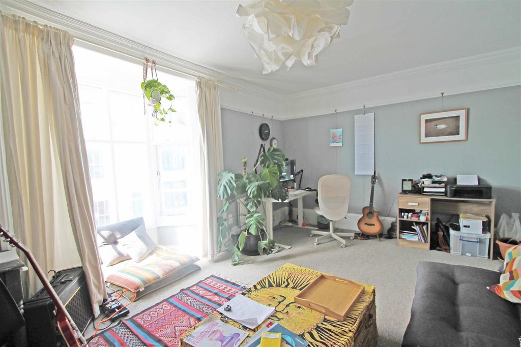 Property photo 3 of 11 Living/Dining Room