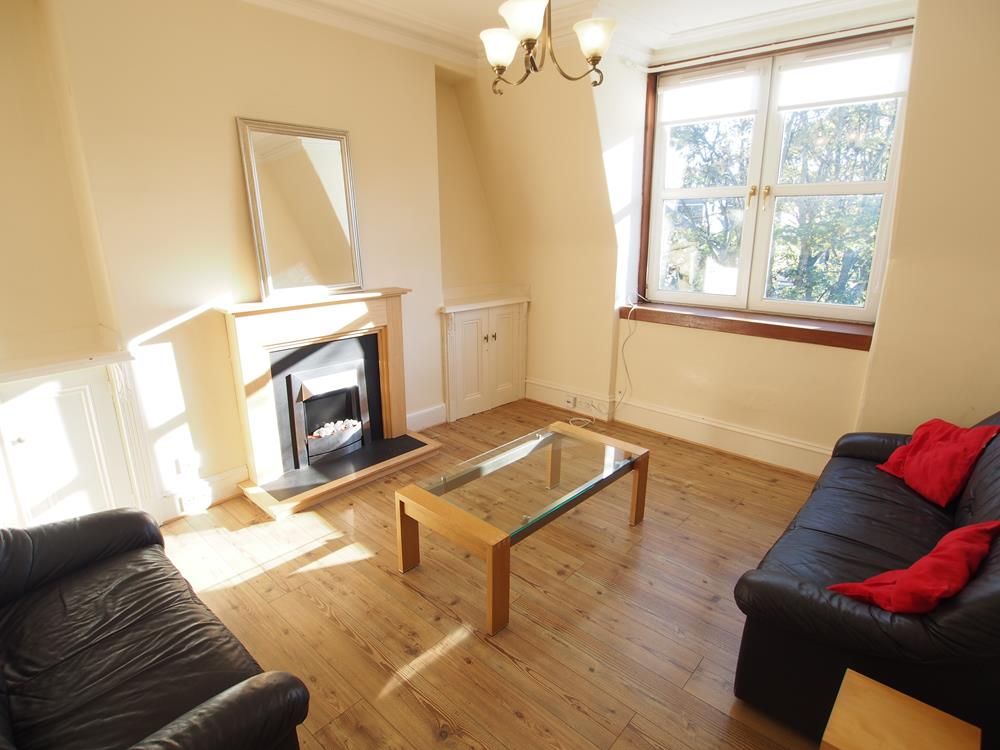 Property photo 2 of 8 Lounge