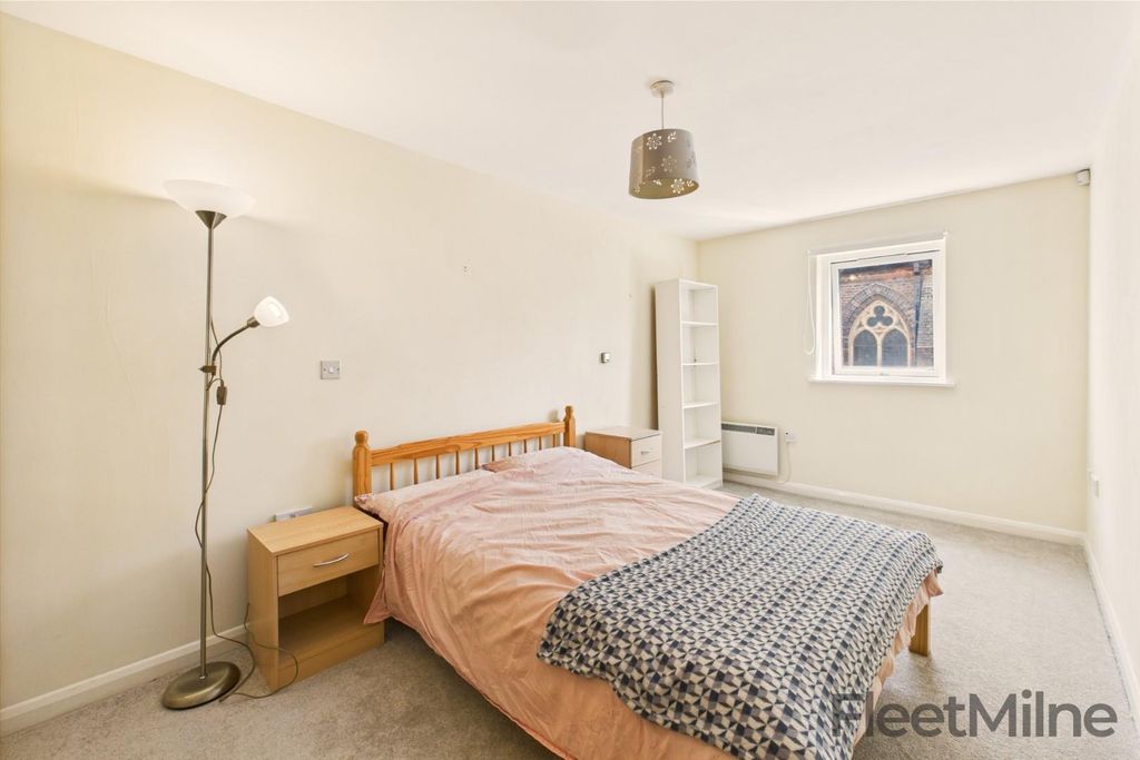 Property photo 1 of 16 Main Bedroom