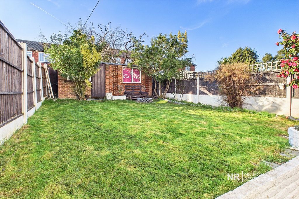 Property photo 2 of 27 Garden