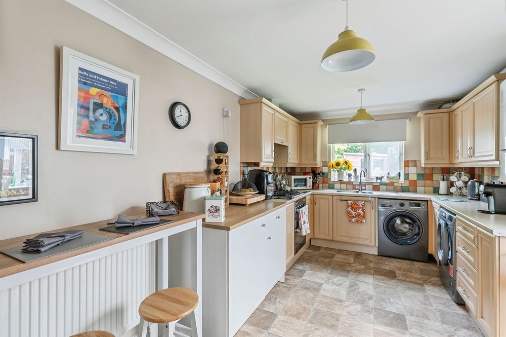 Property photo 3 of 18