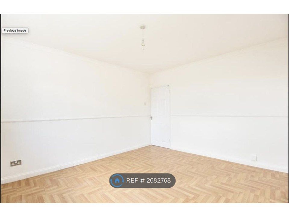 Property photo 3 of 9 Lounge