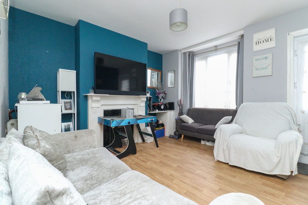 Property photo 2 of 9 Picture 2