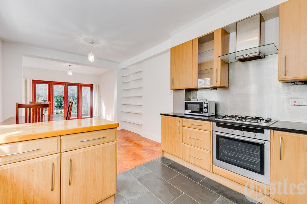 Property photo 2 of 19 Kitchen