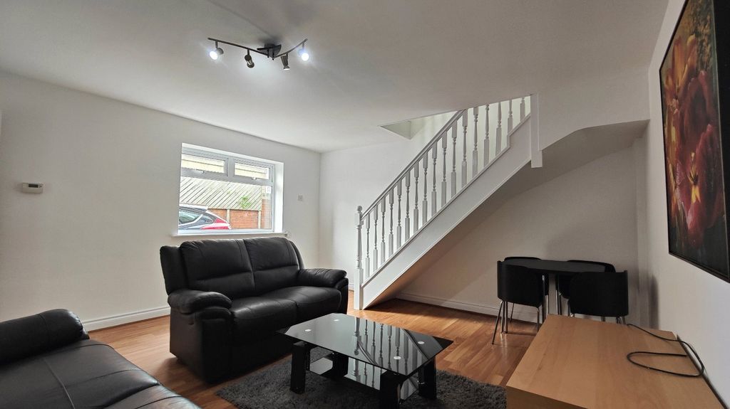 Property photo 2 of 13 Picture No. 20