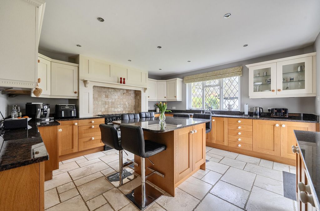 Property photo 2 of 30 1417094-3-69B2Ab2...