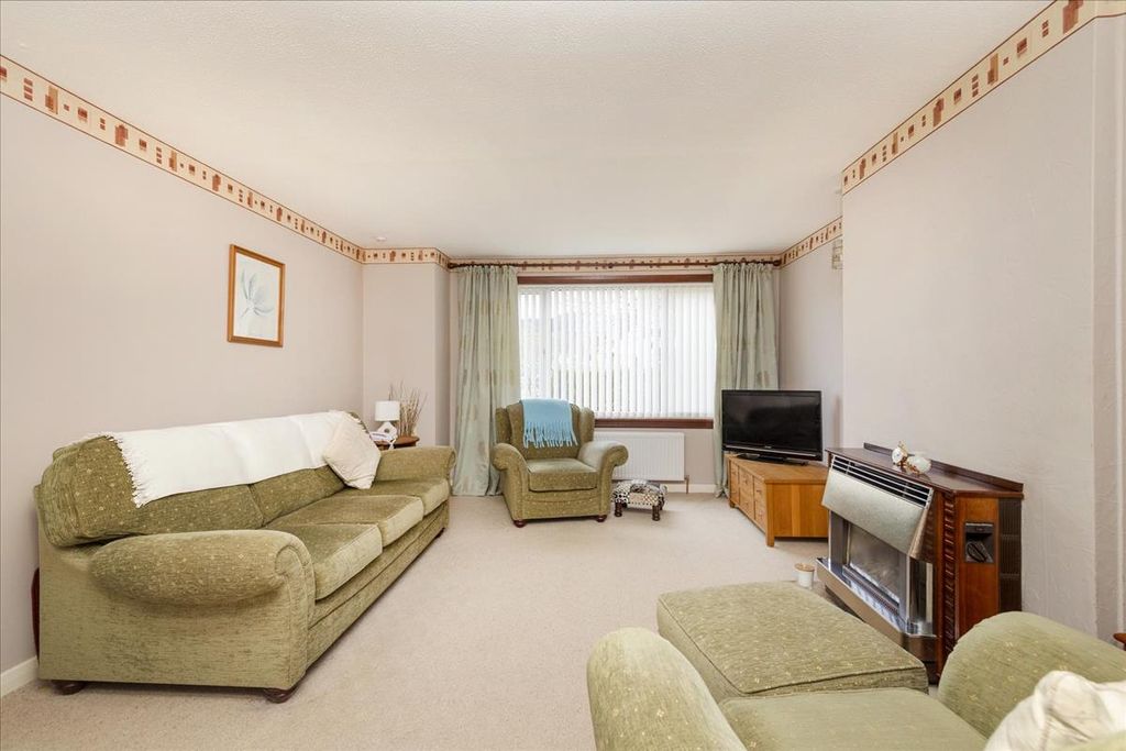 Property photo 3 of 24