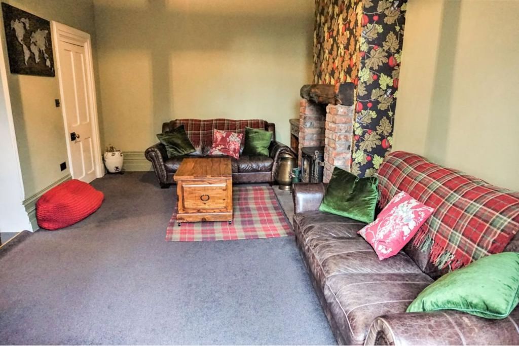 Property photo 2 of 25