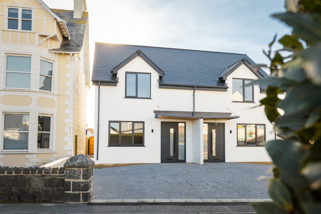 Property photo 1 of 20