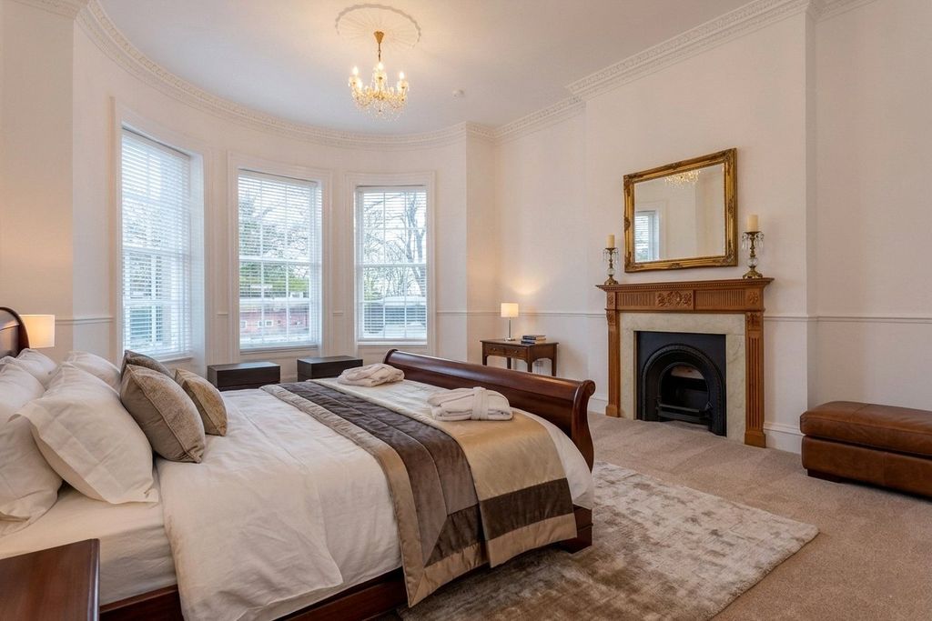 Property photo 3 of 10 Principle Bedroom