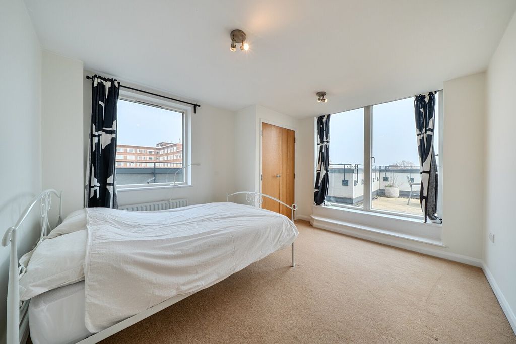 Property photo 3 of 18 Picture No. 06