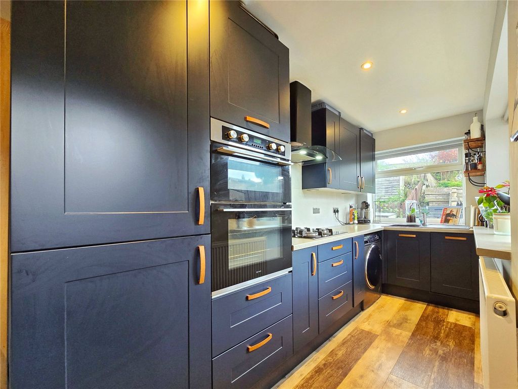 Property photo 3 of 26 Contemporary Kitchen