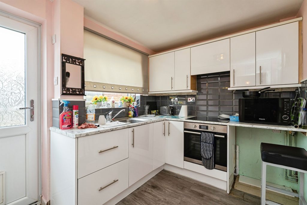 Property photo 2 of 40