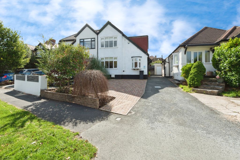 Property photo 1 of 20 Elmbridge2Of39