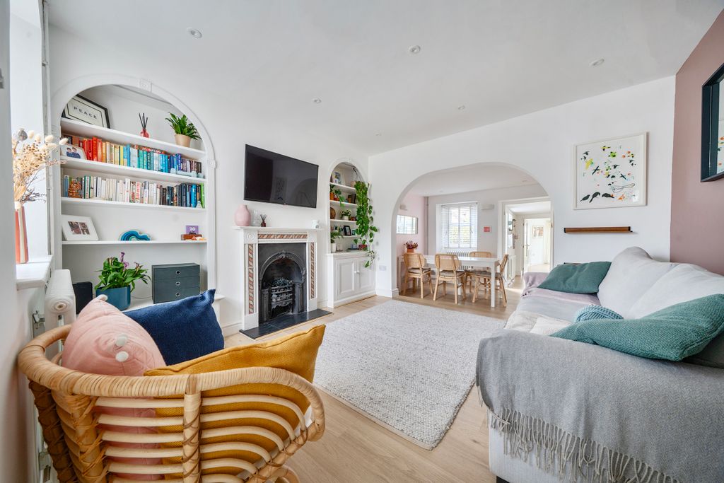 Property photo 1 of 18 Living Space