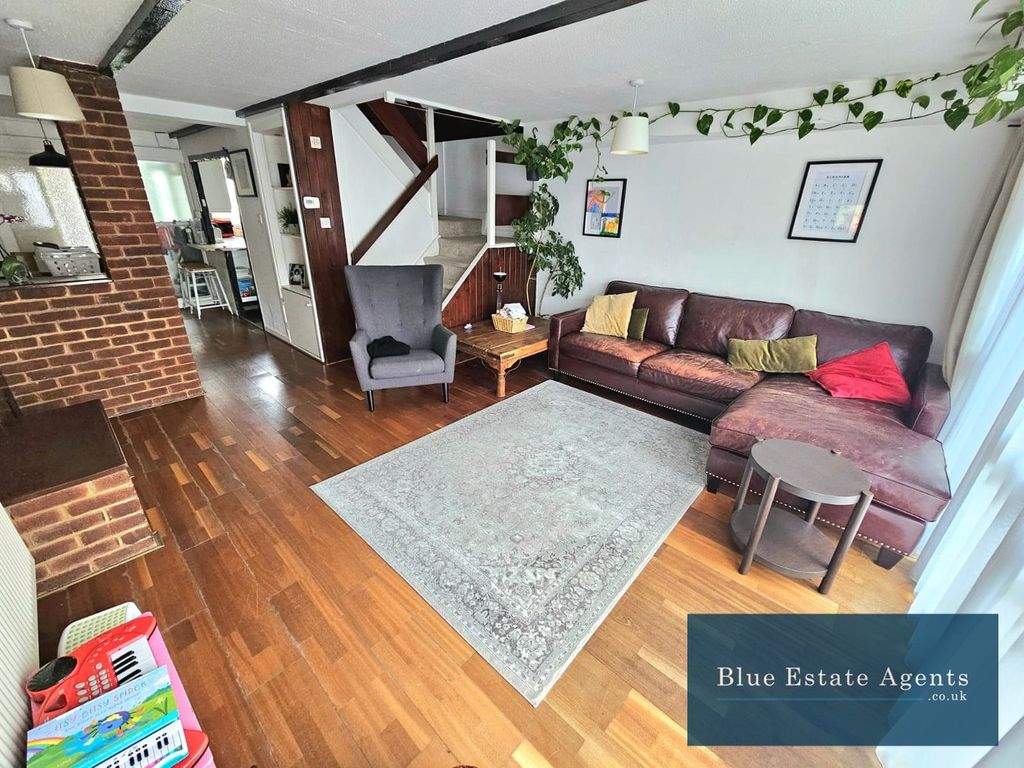 Property photo 2 of 21 Lounge