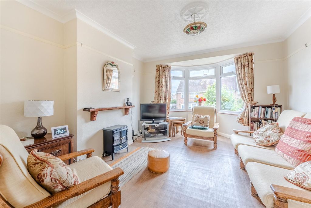 Property photo 3 of 21 Lounge