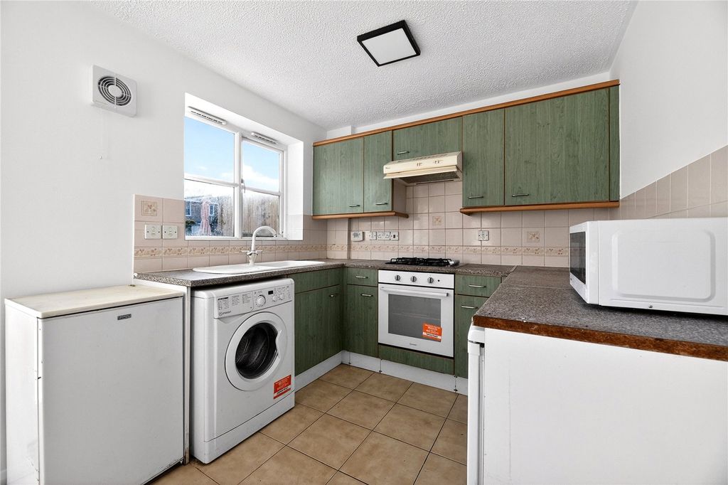 Property photo 2 of 19 Kitchen