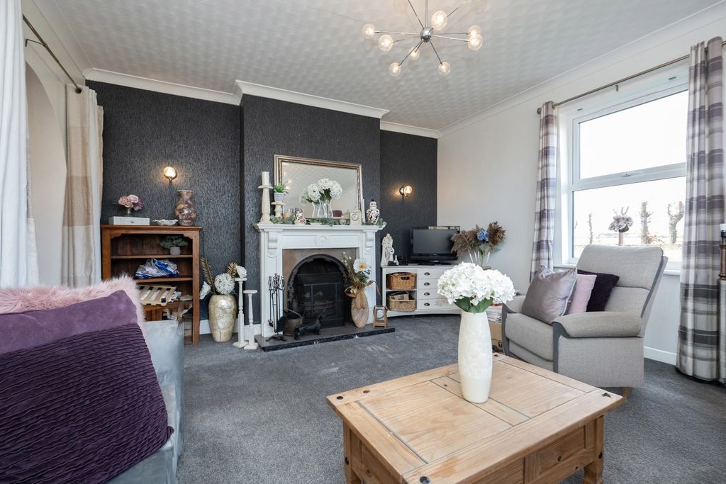 Property photo 2 of 26 Lounge