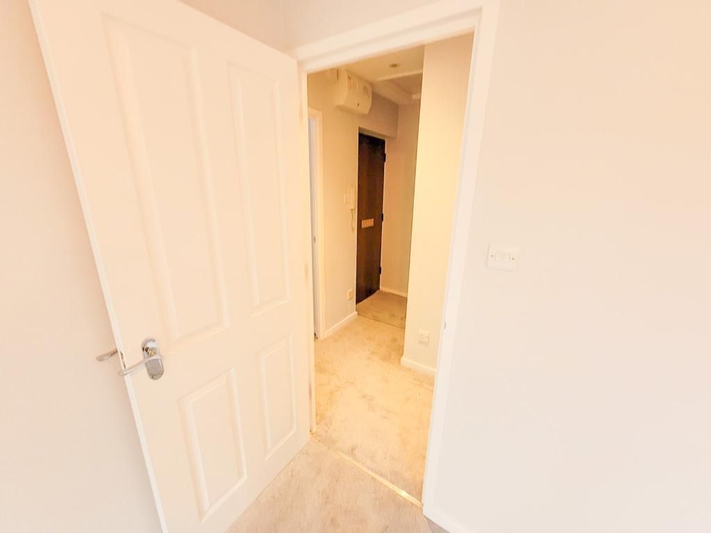 Property photo 3 of 7 Hallway