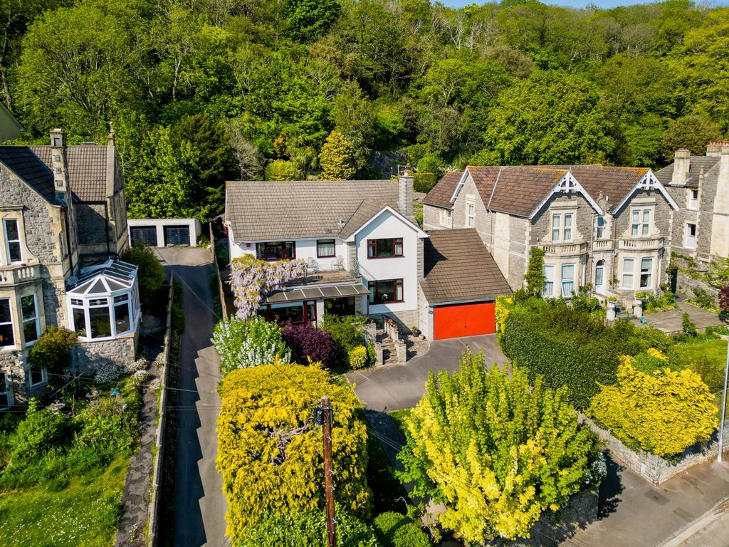 Property photo 1 of 31